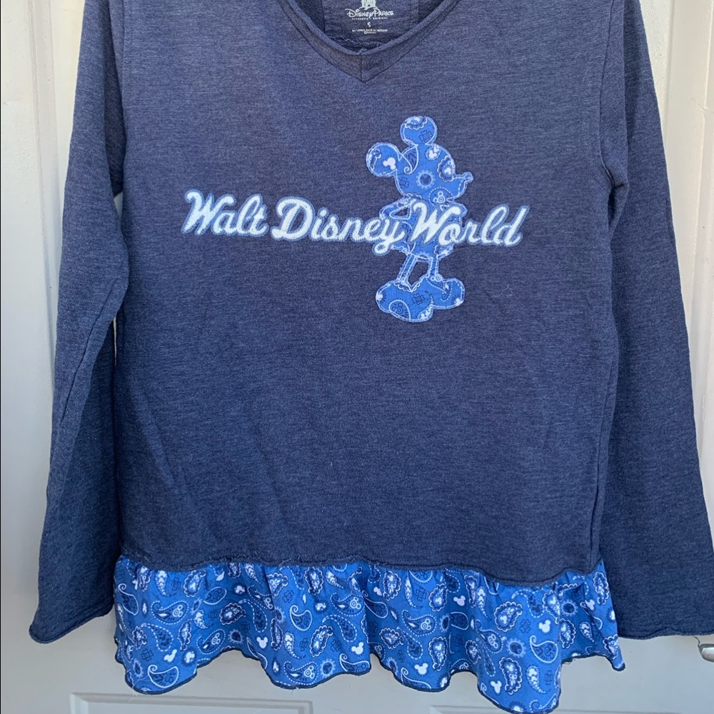 DISNEYPARKS Round V NECK LS TOP CALICO 4” RUFFLE Bottom SUPER CUTE Small